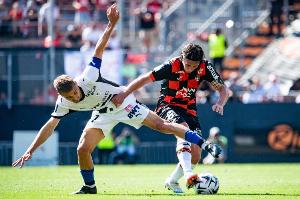 东体：明年3月份国足可能与打进世界杯正赛的亚洲球队热身