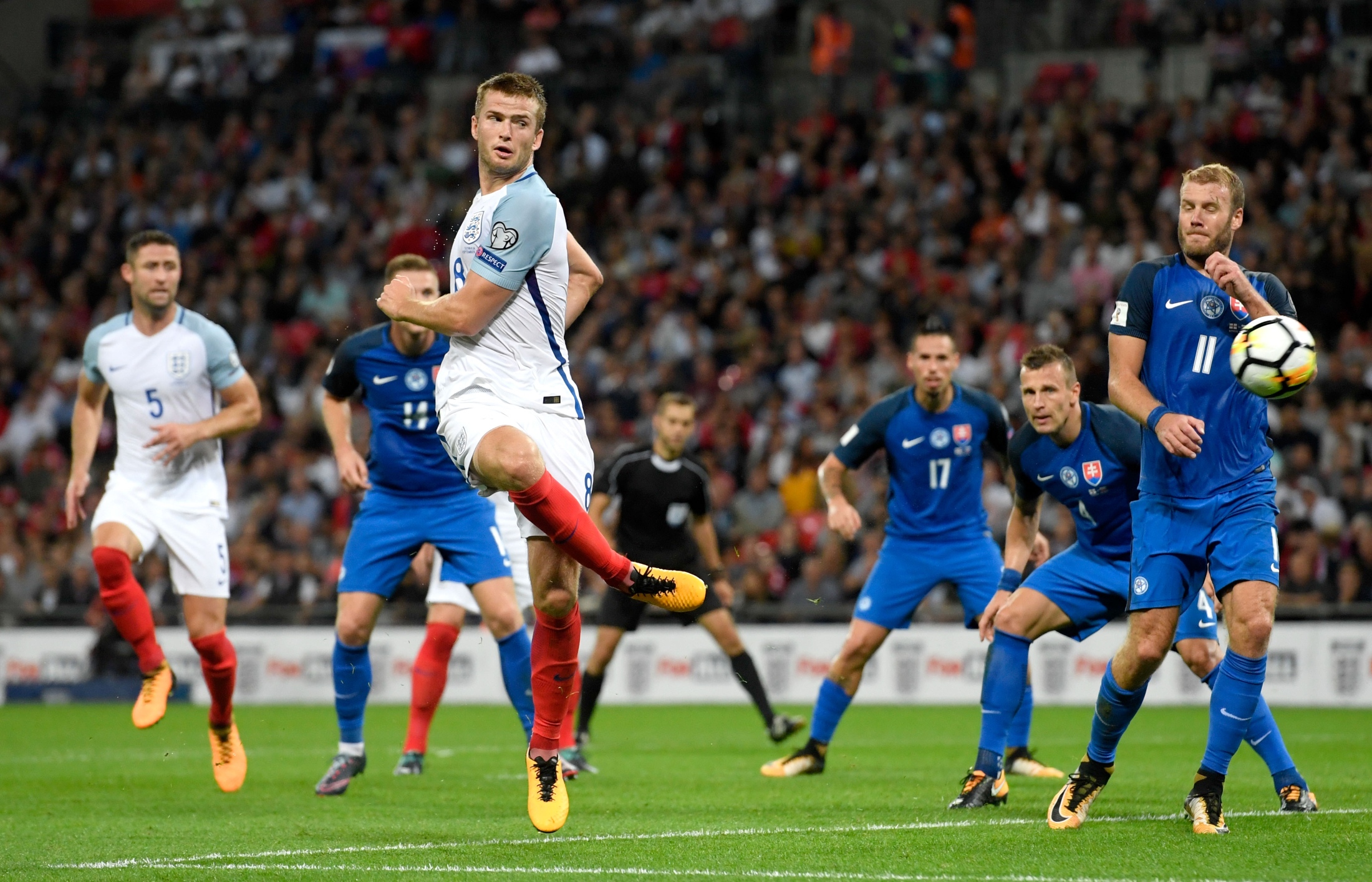 欧冠前瞻：皇马教练阿隆索生死战，曼城对西甲队豪取四连胜（欧冠前瞻：皇马主帅阿隆索迎生死局，曼城对西甲球队已取四连胜）